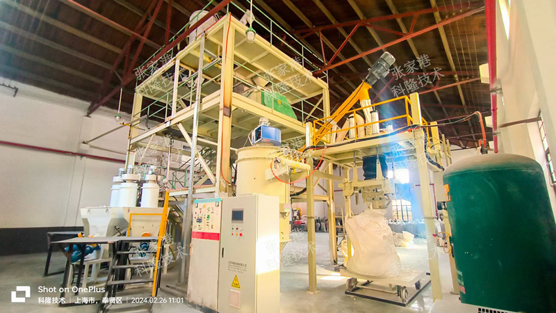 Calcium-powder-and-granular-material-are-weighed-and-mixed-together2